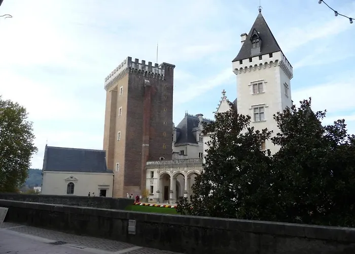 Hotel Le Postillon Pau